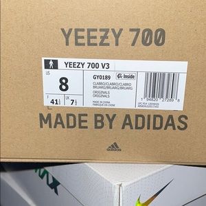 Adidas Yeezy 700